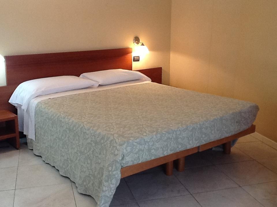 Cerrutihotel แวร์เชลลี ภายนอก รูปภาพ